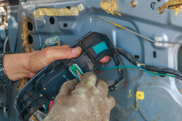 fixing wire switches all hours access: car and door unlocking services in orlando, fl for your convenience